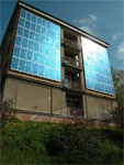 Část fotovoltaické fasády o výkonu 10kW na budově TU v Liberci, ulici Husova 75 (5.rámcový program EU). Celkový výkon je 20 kW.